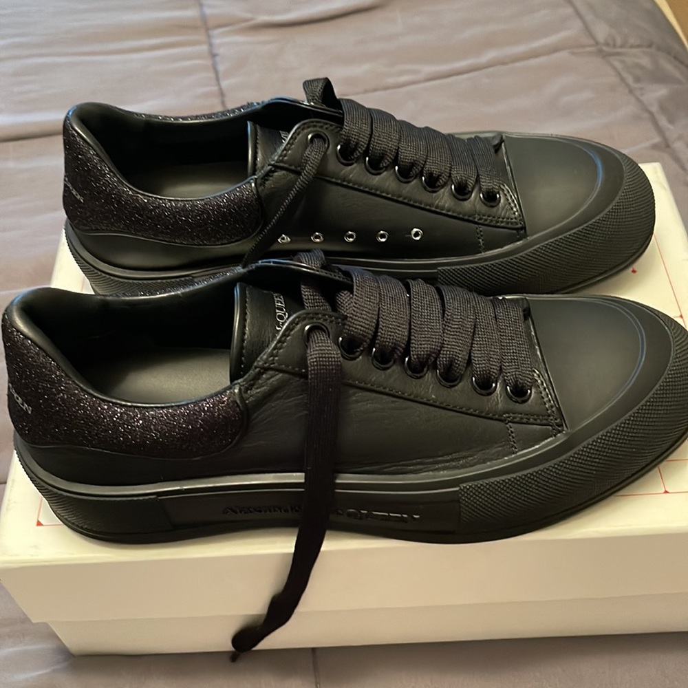 AUTHENTIC Alexander McQueen Men’s Deck Plimsoll Black size 44E (11) new with box